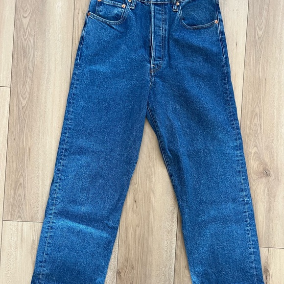 Levi's signature Ribcage Straight Ankle Jeans.  Womens size 30. - Picture 7 of 8